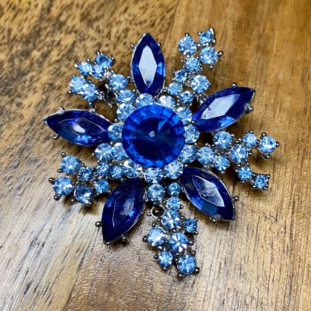 Retro Blue Rhinestone Brooch 💙 - Picture 5 of 7